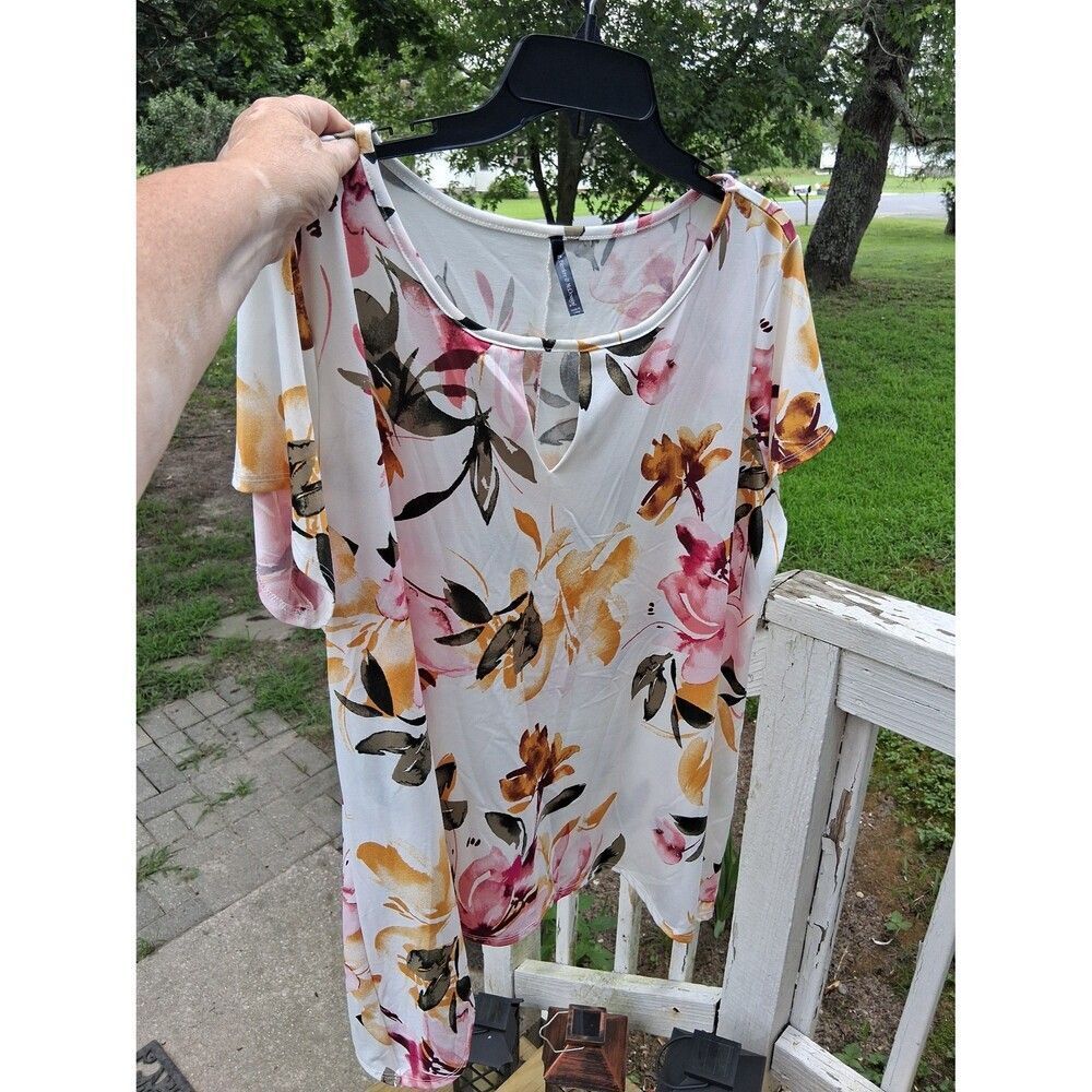 Women's Top 2X by Bleeker & McDougal Floral White Yellow Short Sleeve